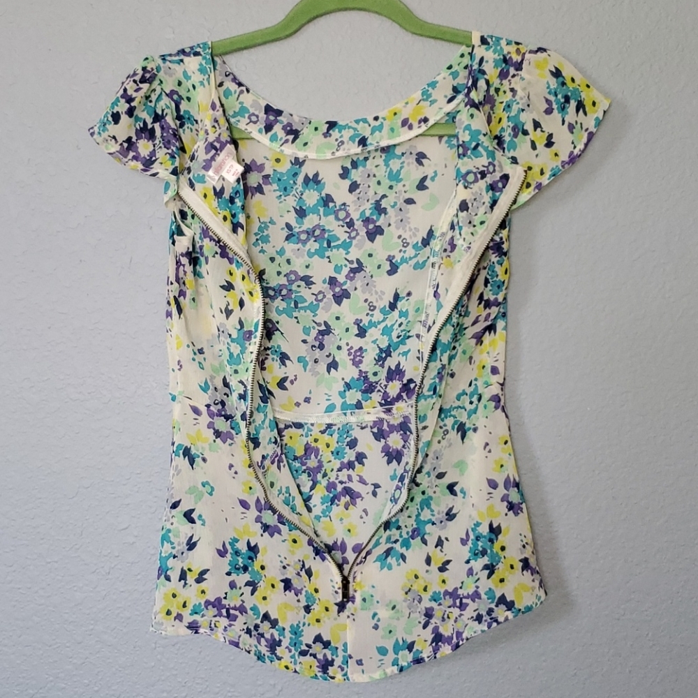 Floral Peplum Top - Picture 6 of 7
